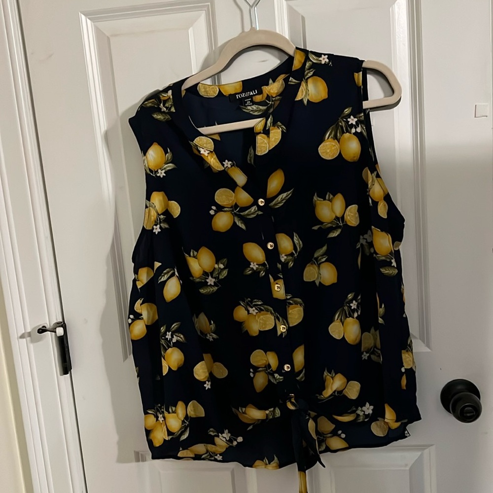 Cute lemon pattern  top